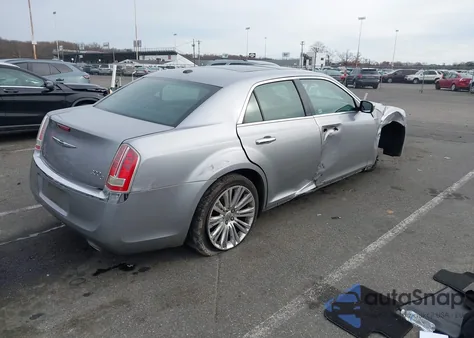 2013 Chrysler 300C z USA, uszkodzony, nr VIN 2C3CCAEG8DH709863